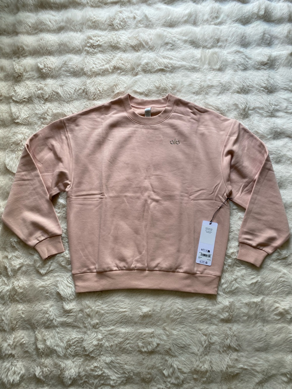 ALO Yoga Accolade Crewneck Sweatshirt in Blush Pink